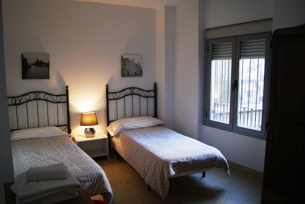 Apartamentos Turisticos La Encarnacion Seville Luaran gambar